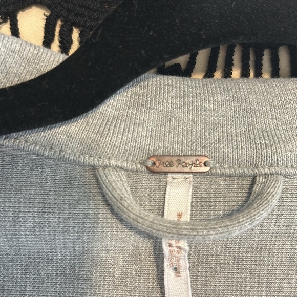 Free People, grey whole story, knit jacket, size medium - Picture 12 of 12